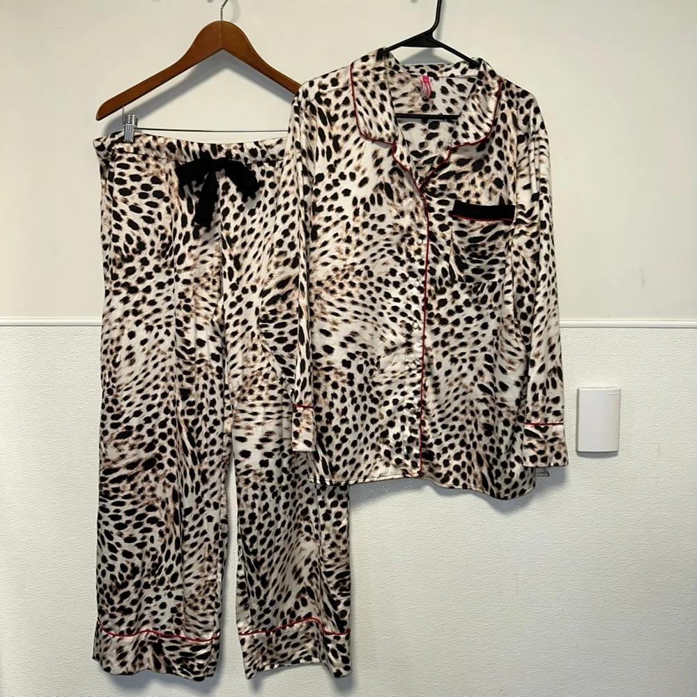 Cosmopolitan Leopard Cheetah Print Pajama Set XL Beige Black Red Women’s